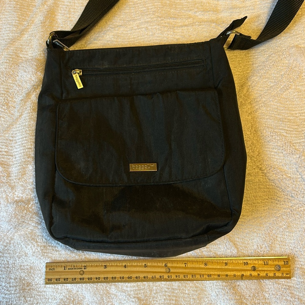 Baggallini black crossbody bag